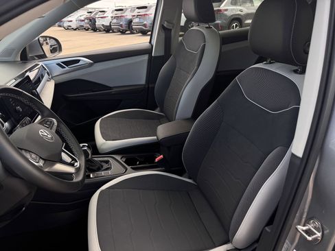 New 2025 Volkswagen Taos SE image 24