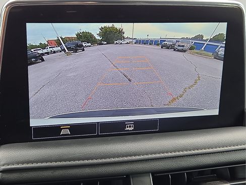 Used 2021 Chevrolet Suburban LS RWD image 17