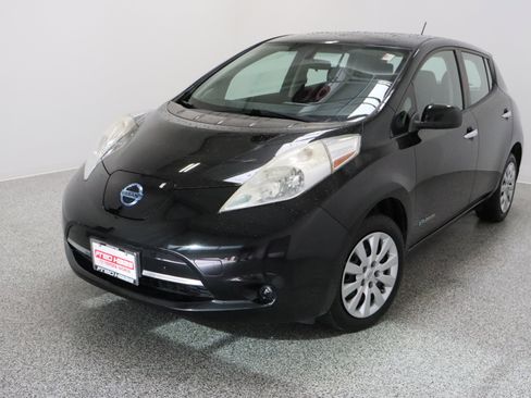 Used 2015 Nissan Leaf S w/ Charge Package FWD image 2