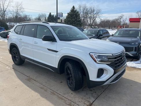 New 2026 Volkswagen Atlas Peak Edition AWD/4WD image 1