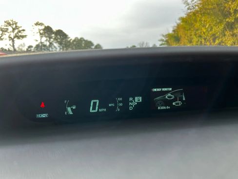 Used 2014 Toyota Prius Two image 17