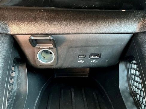Used 2025 Chevrolet TrailBlazer LT AWD/4WD image 12