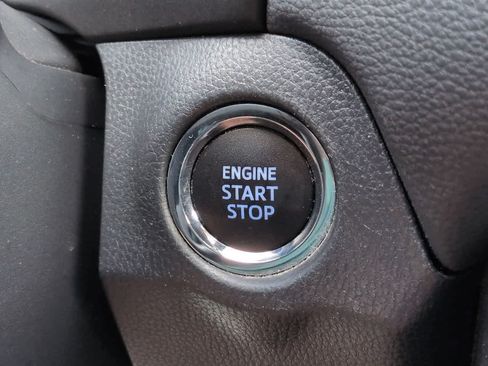 Used 2020 Toyota RAV4 XLE FWD image 25