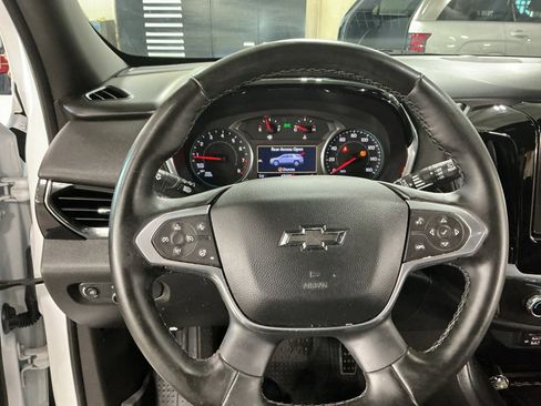 Used 2023 Chevrolet Traverse RS image 9
