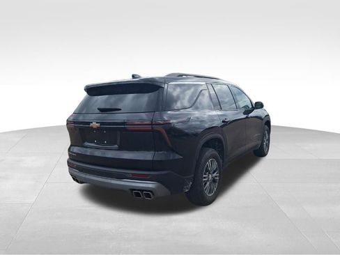 Used 2025 Chevrolet Traverse LT image 11