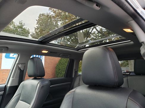 Used 2018 Toyota Highlander Limited Platinum image 10