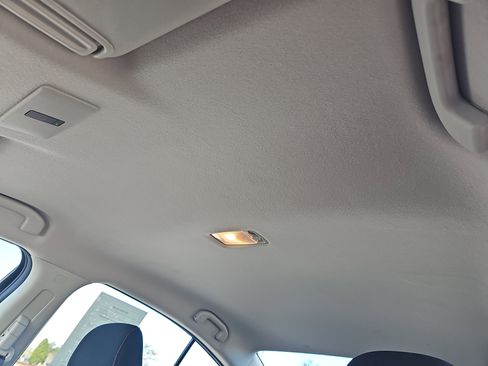 Used 2025 Nissan Versa SR w/ Trunk Package image 28