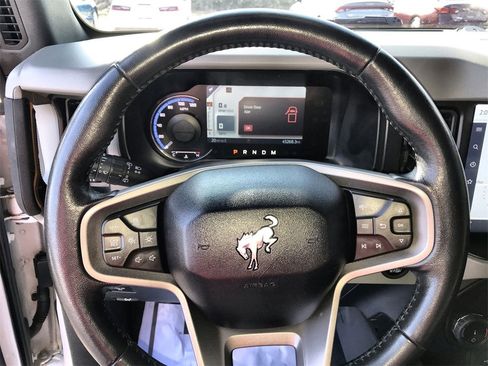 Used 2022 Ford Bronco Badlands image 14