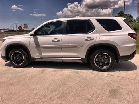 Certified 2025 Honda Pilot EX-L image 4