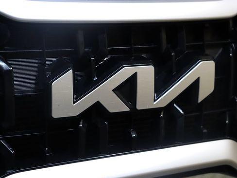 Used 2024 Kia Telluride EX w/ EX Captain's Chair Package FWD image 12
