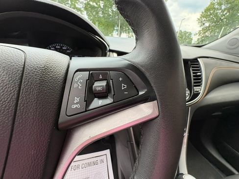 Used 2021 Chevrolet Trax LT w/ Premium Seat Package AWD/4WD image 31