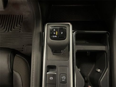 Used 2024 Nissan Pathfinder SL w/ Black Appearance Package image 20