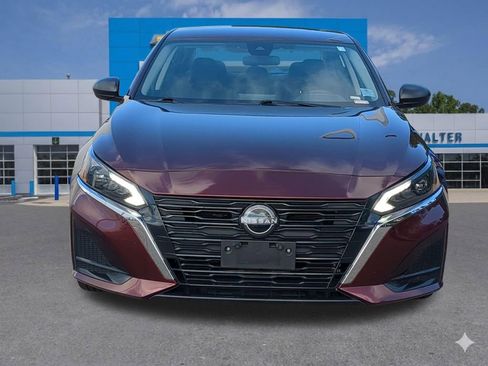 Used 2024 Nissan Altima 2.5 SV FWD image 9