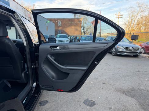 Used 2014 Volkswagen Jetta SE image 32