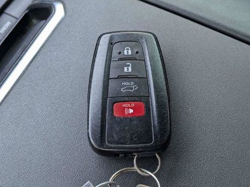 Used 2022 Toyota Highlander XSE FWD image 32