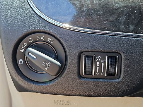 Used 2015 Chrysler Town & Country Touring-L w/ Driver Convenience Group FWD image 24