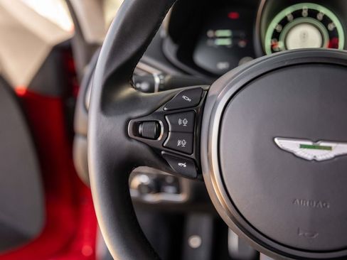 Used 2021 Aston Martin V8 Vantage Coupe RWD image 22