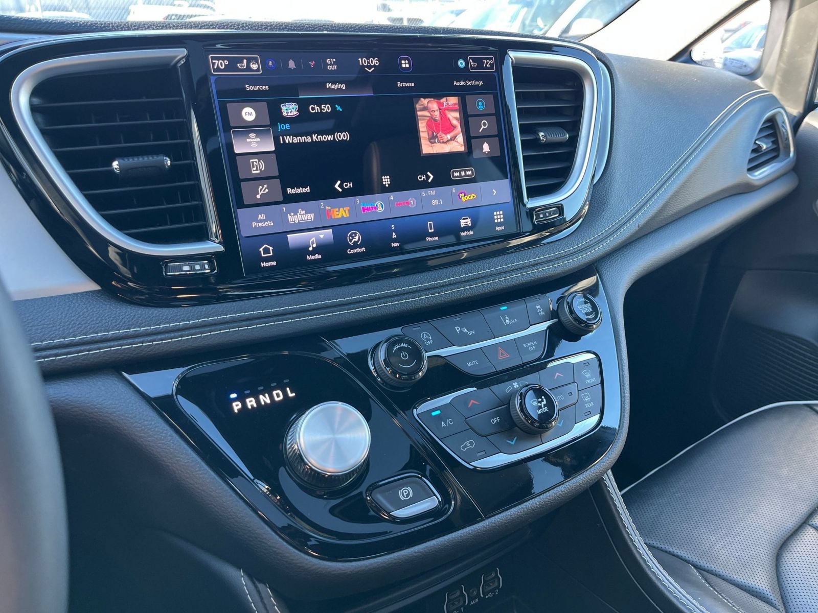 Used 2025 Chrysler Pacifica Limited FWD image 19