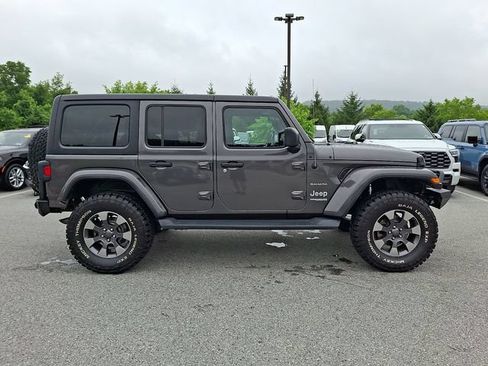 Used 2018 Jeep Wrangler Unlimited Sahara AWD/4WD image 7