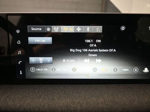 Used 2025 Nissan Kicks SV FWD image 3