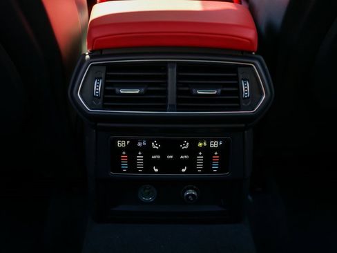 Used 2021 Lamborghini Urus image 38