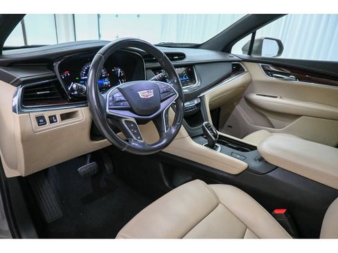 Used 2018 Cadillac XT5 Luxury w/ Driver Awareness Package FWD image 32