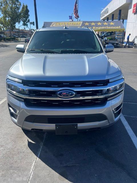 Used 2023 Ford Expedition Limited AWD/4WD image 3