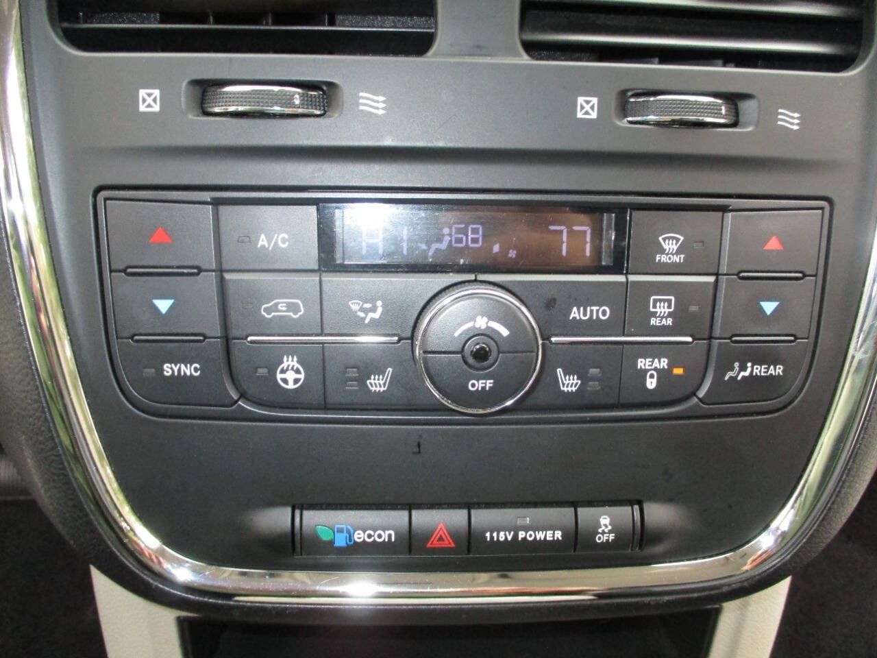 Used 2015 Chrysler Town & Country Touring-L w/ Driver Convenience Group FWD image 11