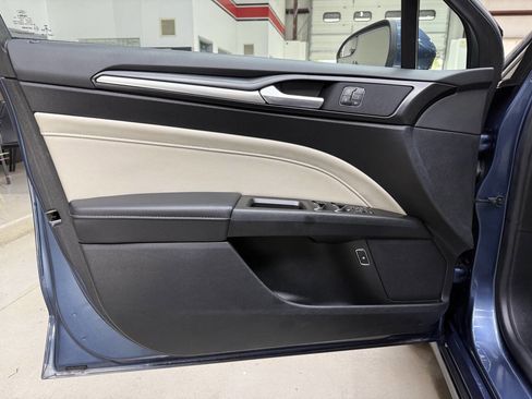 Used 2018 Ford Fusion Titanium FWD image 9