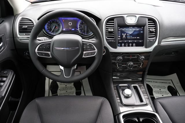 Used 2022 Chrysler 300 Touring w/ Sport Appearance Package RWD image 6