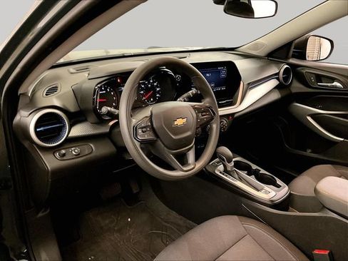 Used 2026 Chevrolet Trax LS FWD image 12