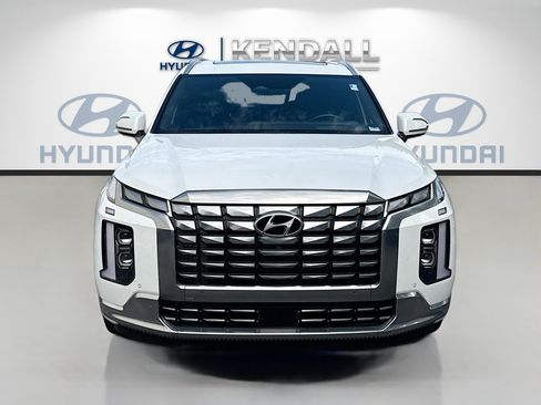 Used 2023 Hyundai Palisade Calligraphy image 2