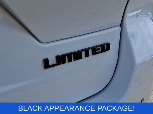 Used 2023 Jeep Grand Cherokee Limited w/ Black Appearance Package image 31