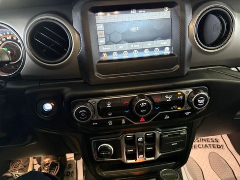 Used 2023 Jeep Gladiator Willys image 24