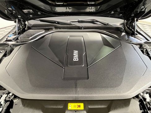 Used 2025 BMW i5 xDrive40 w/ Premium Package image 19