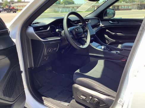 Used 2024 Jeep Grand Cherokee Laredo X w/ Trailer Tow Package image 7