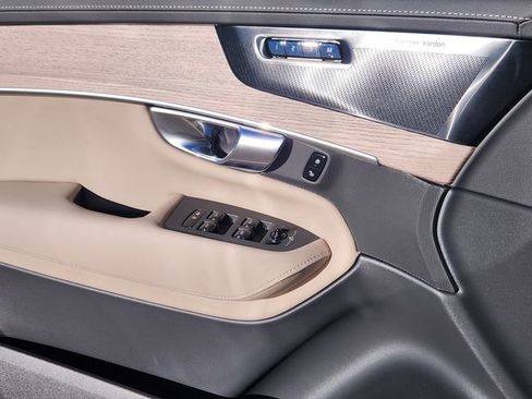 New 2026 Volvo XC90 T8 Plus image 9