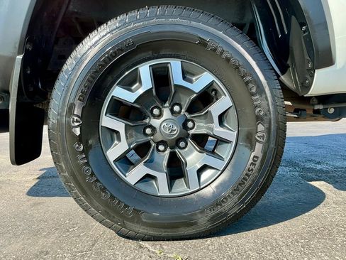 Used 2022 Toyota Tacoma TRD Off-Road w/ Technology Package image 21