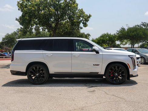Used 2025 Cadillac Escalade V w/ LPO, ONYX Package AWD/4WD image 36