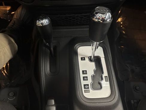 Used 2017 Jeep Wrangler Unlimited Sahara image 32