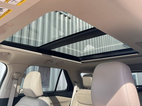 Used 2022 Ford Explorer XLT w/ Equipment Group 202A image 11