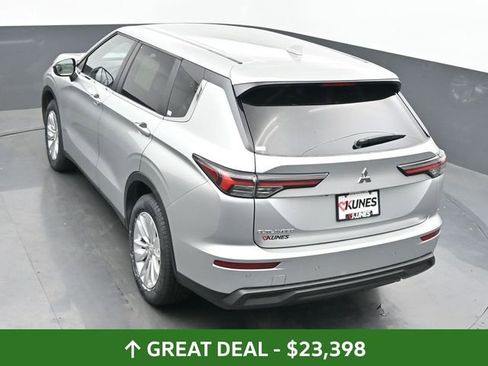 Used 2025 Mitsubishi Outlander ES image 42