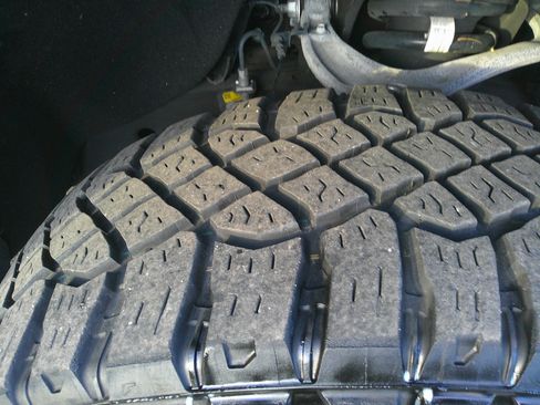 Used 2024 Chevrolet Silverado 1500 ZR2 w/ Technology Package image 16