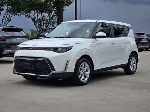 Certified 2025 Kia Soul S FWD image 2