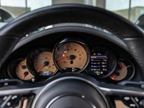 Certified 2019 Porsche 911 Targa 4S image 32