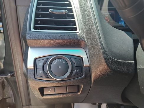Used 2016 Ford Explorer XLT w/ Equipment Group 201A AWD/4WD image 26