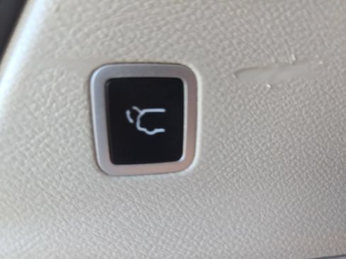 Used 2024 Chrysler Pacifica Touring-L FWD image 17