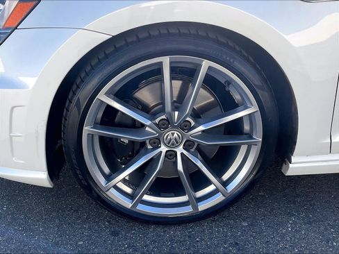 Used 2017 Volkswagen Golf R 4-Door image 12