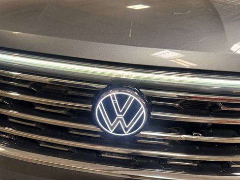 Used 2024 Volkswagen Atlas SEL AWD/4WD image 23