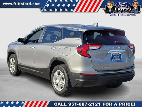 Used 2024 GMC Terrain SLE image 3